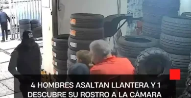 En Pachuca, 4 hombres asaltan llantera y 1 descubre su rostro a la cámara VIDEO