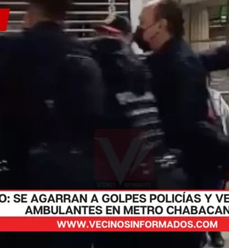 VIDEO: Se agarran a golpes policías y vendedores ambulantes en Metro Chabacano