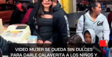 VIDEO Mujer se queda sin dulces para darle calaverita a los niños y les regala tortillas