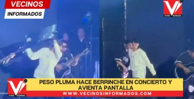 VIDEO Peso Pluma hace berrinche en concierto y avienta pantalla cerca del público