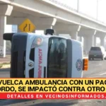 Vuelca ambulancia con un paciente a bordo, se impactó contra otro vehículo