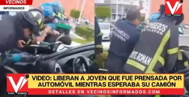 Video: liberan a joven que fue prensada por automóvil mientras esperaba su camión