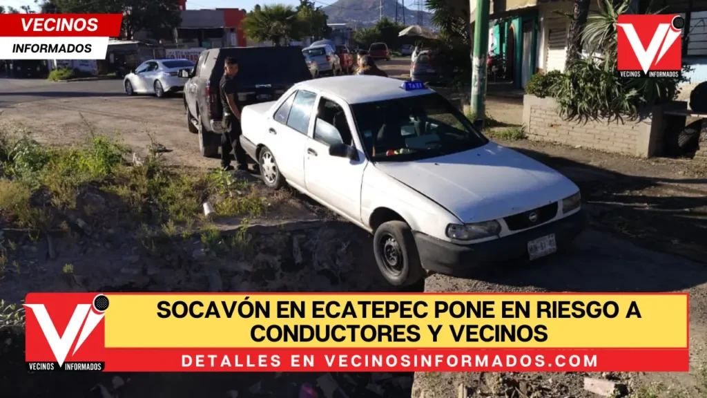 Socavón en Ecatepec pone en riesgo a conductores y vecinos