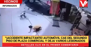 Automóvil cae del segundo piso de plaza comercial y deja varios lesionados