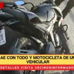 Biker cae con todo y motocicleta de un puente vehicular