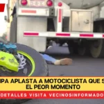 Enorme pipa aplasta a motociclista que se cayó en el peor momento