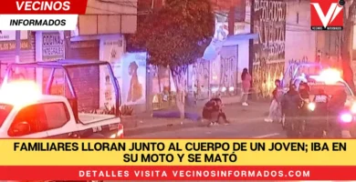 Familiares lloran junto al cuerpo de un joven; iba en su moto y se mató