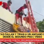 Rescatistas fallan y tiran a un anciano de 62 años desde el segundo piso | VIDEO