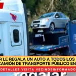 Influencer le regala un auto a todos los pasajeros de un camión de transporte público en México