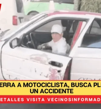 Taxi se le cierra a motociclista, busca pleito y causa un accidente