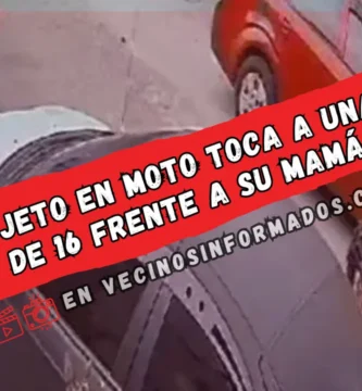 VIDEO: Sujeto en moto toca a una chava de 16 frente a su mamá