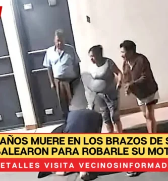 Joven de 21 años muere en los brazos de su madre; lo balearon para robarle su moto